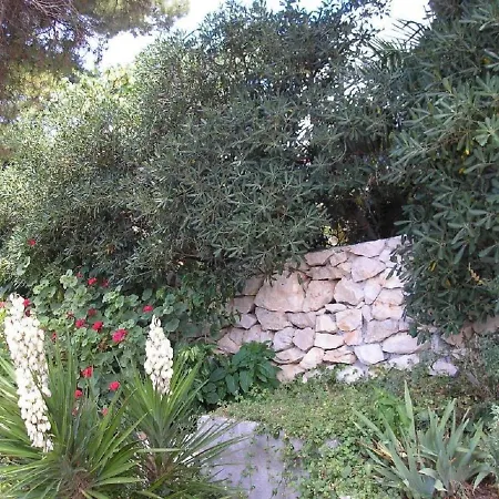 Zelko - With Garden Apartment Hvar Town