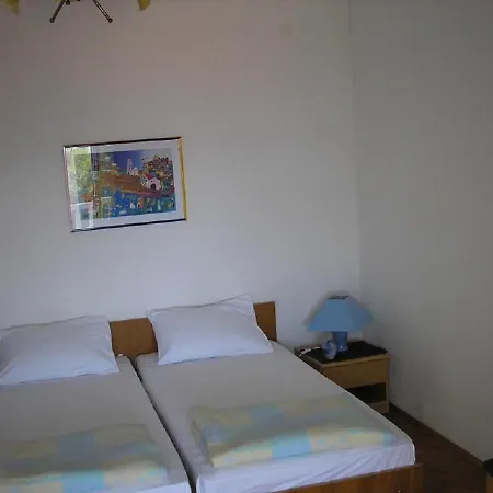 Apartment Zelko - With Garden